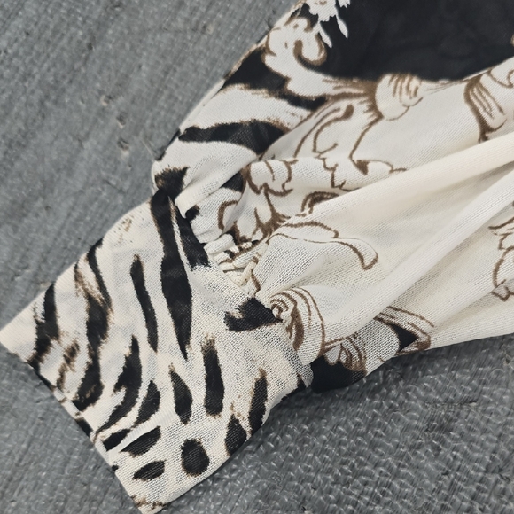 Chic Black and Cream Women's Blouse - Picture 5 of 6